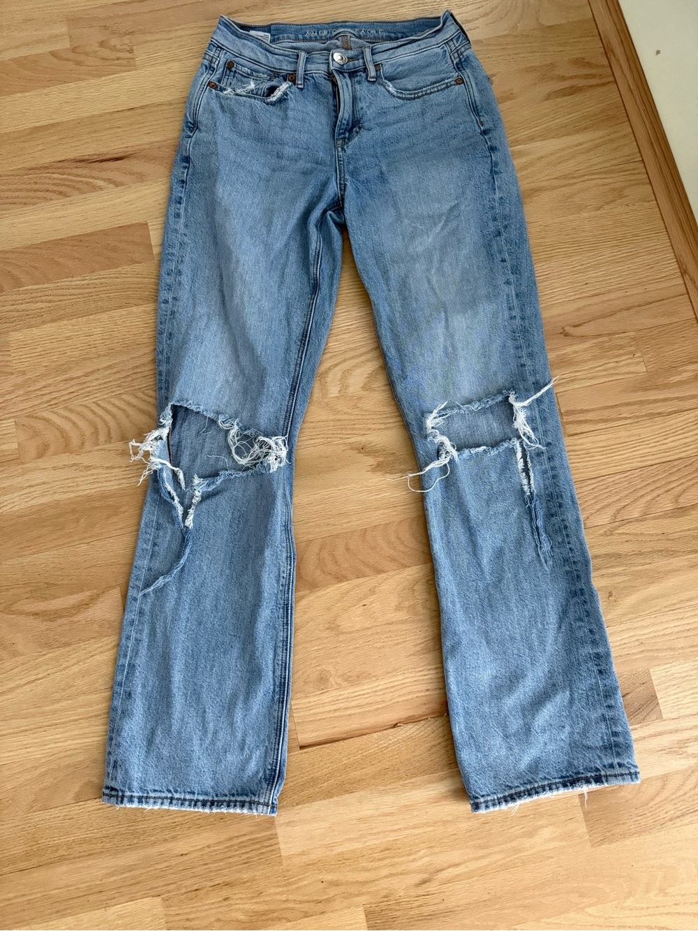 American Eagle Outfitters Light Blue Distressed Knee-Rip Jeans